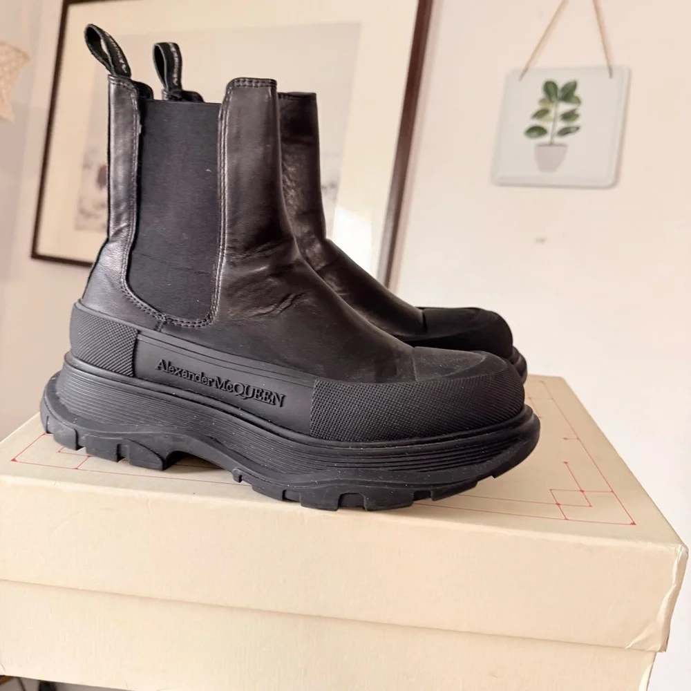 Alexander McQueen Womens Black Leather Ankle Ankle Boots Shoes size 9
